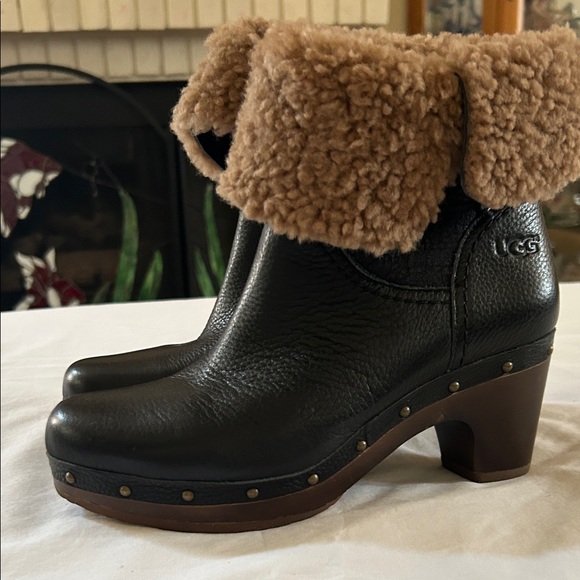 UGG Black Leather Boots with Brown Shearling - Picture 3 of 9